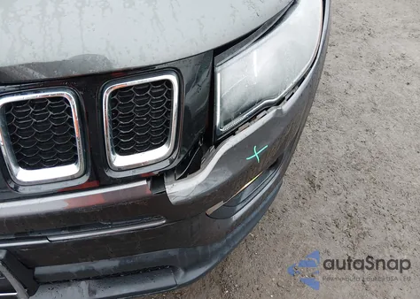 2018 Jeep Compass Latitude 4X4 z USA, uszkodzony, nr VIN 3C4NJDBB1JT434943